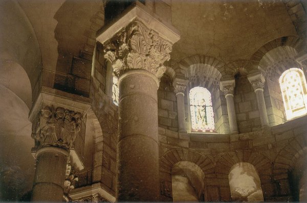 Clermont-Ferrand (Frankrijk), Notre-Dame-du-Port, kapitelen van de kooromgang (1150-1160)