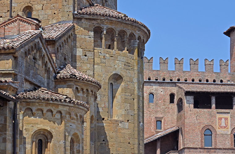 L'abside della collegiata e il Palazzo del Podesta, Castell'Arquato
