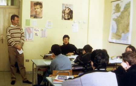 Collega Kees Roos voor de klas in Itali.