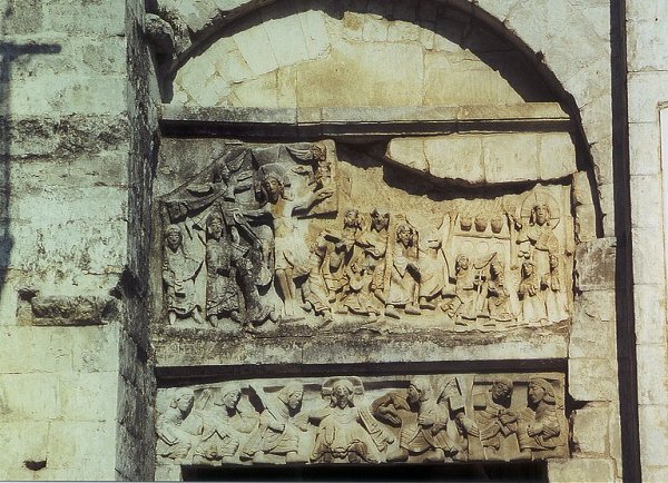 Monte Sant'Angelo (Apulië), Tombe van Rotarik, kruisaname en wederopstanding.