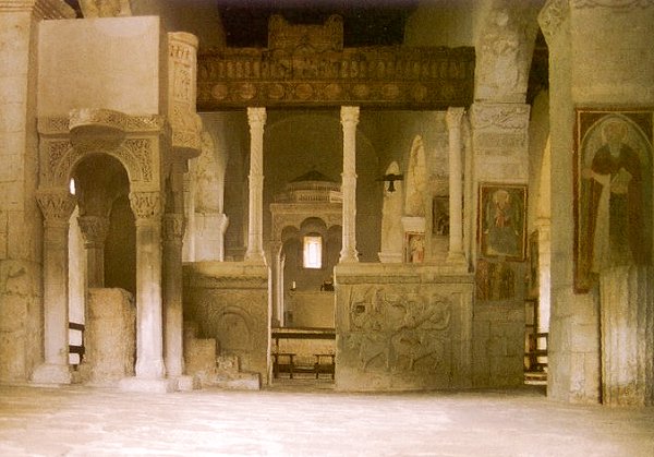Santa Maria in Valle Porclaneta (Abruzen), interieur 12e eeuw.