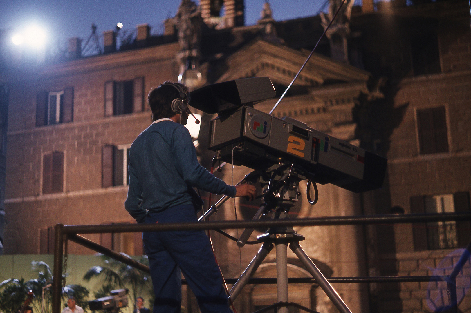 Cameraman op de Piazza Farnese (Rome); Cameraman on Piazza Farnese in Rome