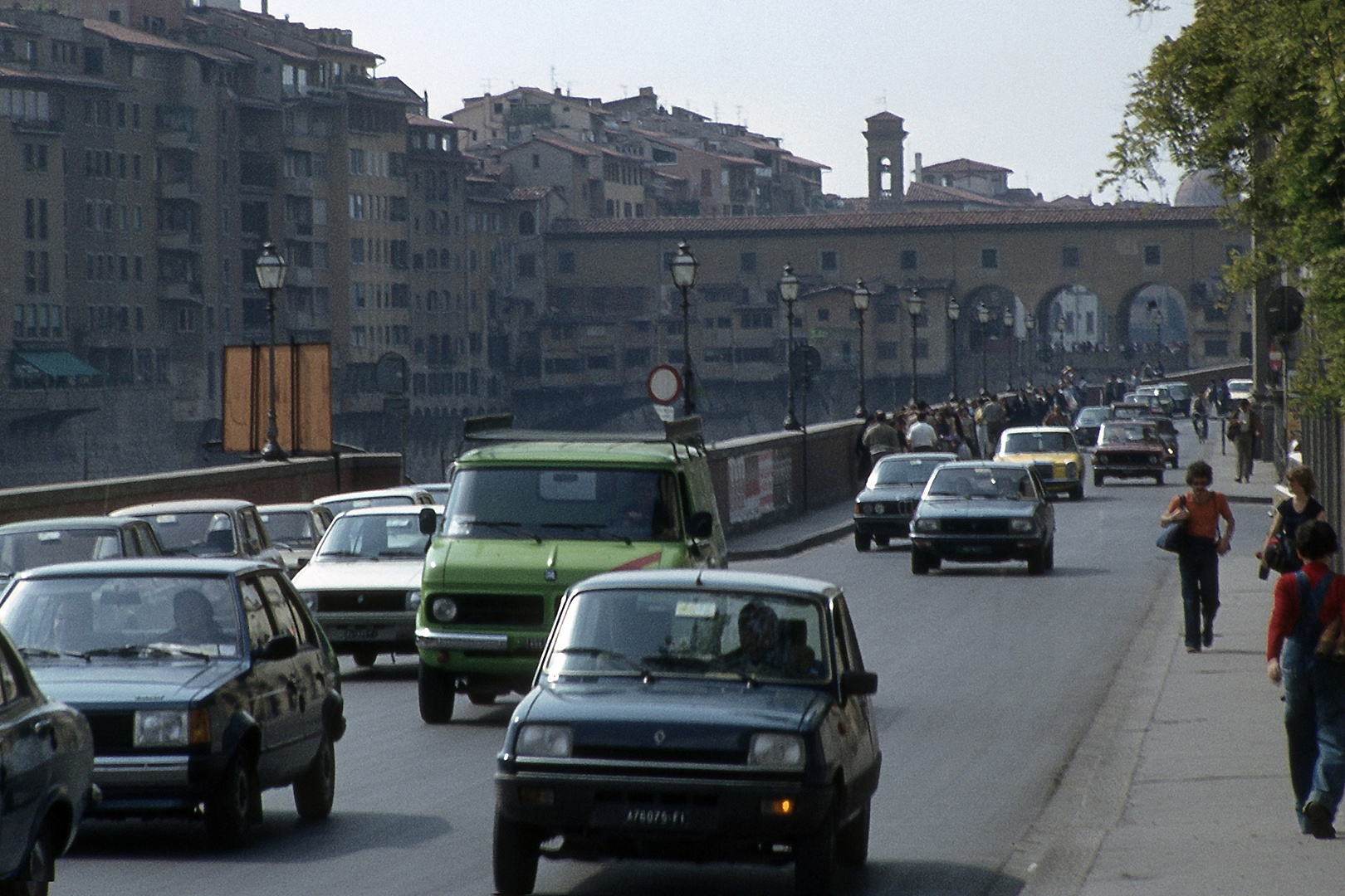 Langs de Arno in Florence, Along the river Arno in Florence, Italy