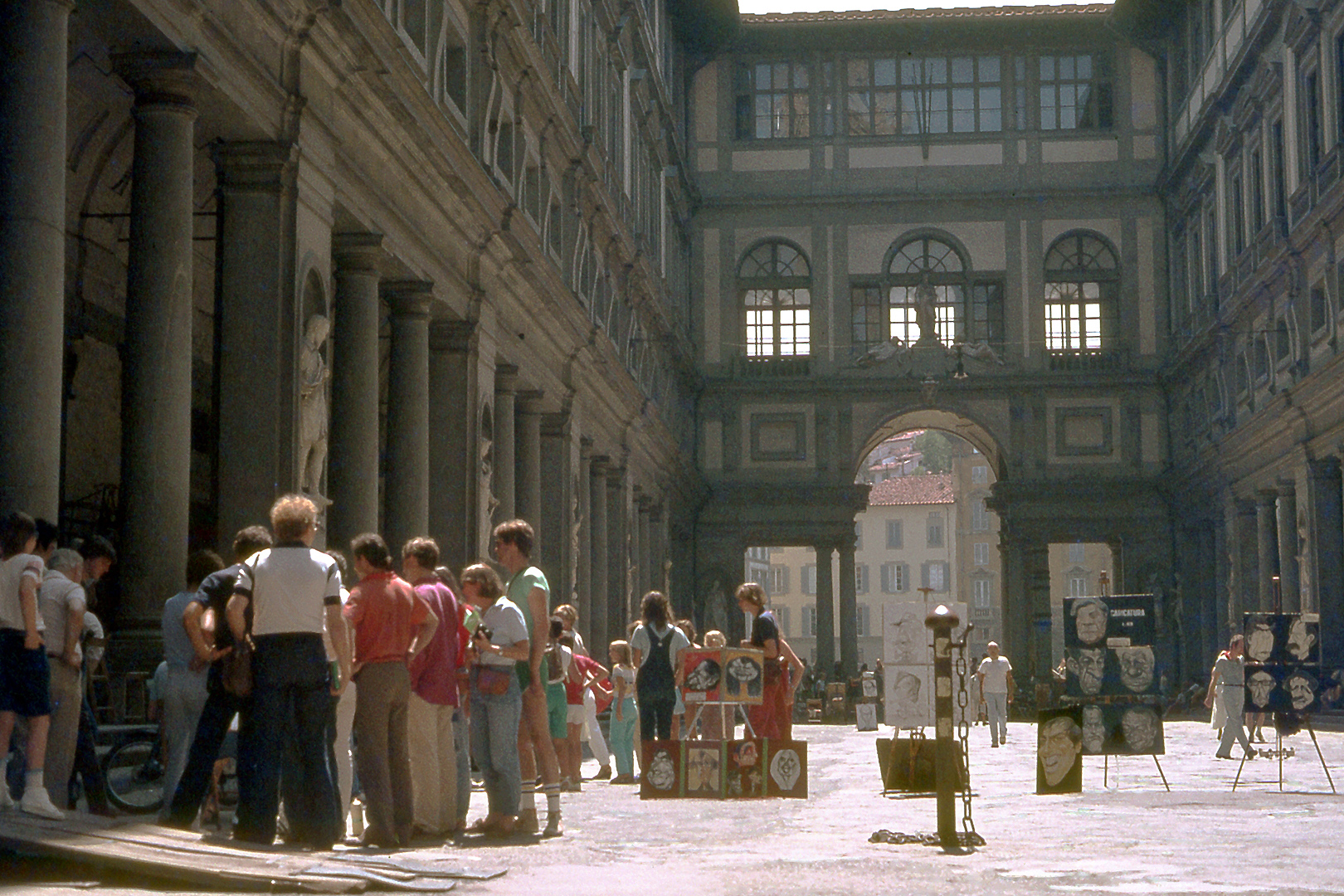 Piazzale degli Uffizi (Florence, Itali); Piazzale degli Uffizi (Florence, Italy)