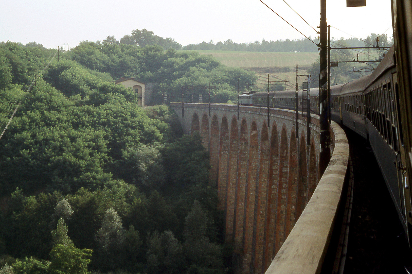 Spoorbrug in Toscane, Itali, Railway viaduct in Tuscany, Italy