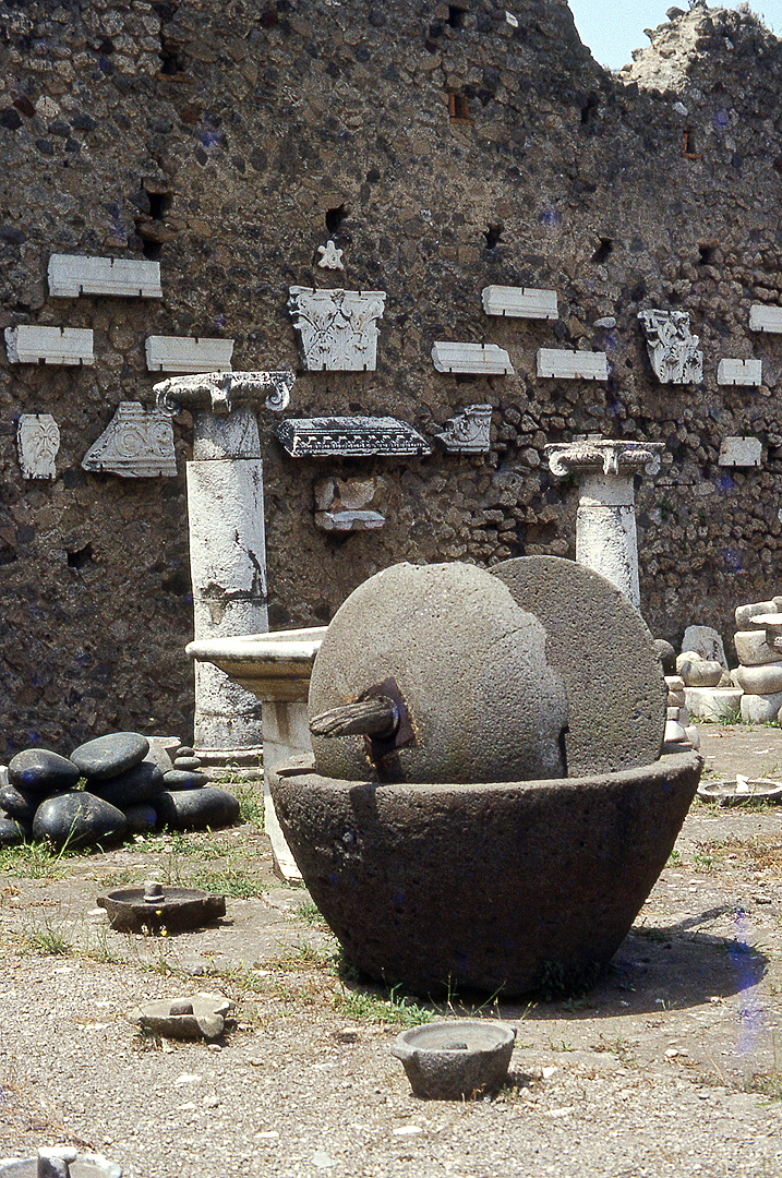 Olijfpers in Pompeii (Campani, Itali); Olive press Pompeii (Pompeii, Campania, Italy)