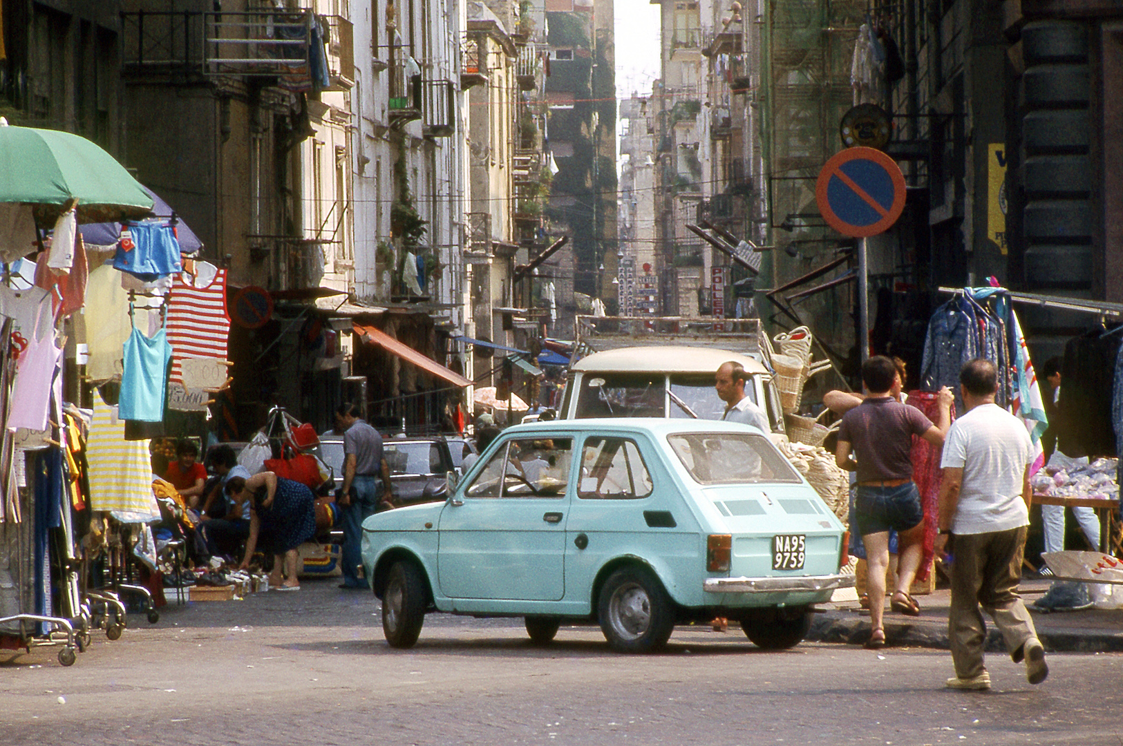 Straatbeeld, Napels (Campanië, Italië); Street view, Naples (Campania, Italy)