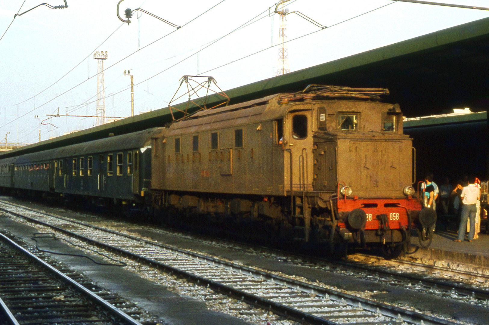 Electrische locomotief E626 (Bari, Itali), Electric locomotive E626 (Bari, Italy)