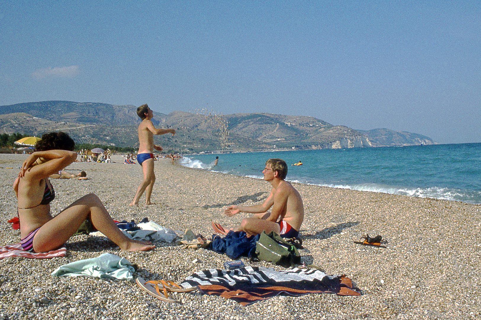 Op het strand van Mattinata (Apuli, Itali); On the beach of Mattinata (Apulia, Italy)