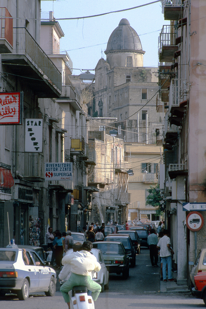 Via Vincenzo Cosenza, Pozzuoli (Campani, Itali); Via Vincenzo Cosenza, Pozzuoli (Campania, Italy)