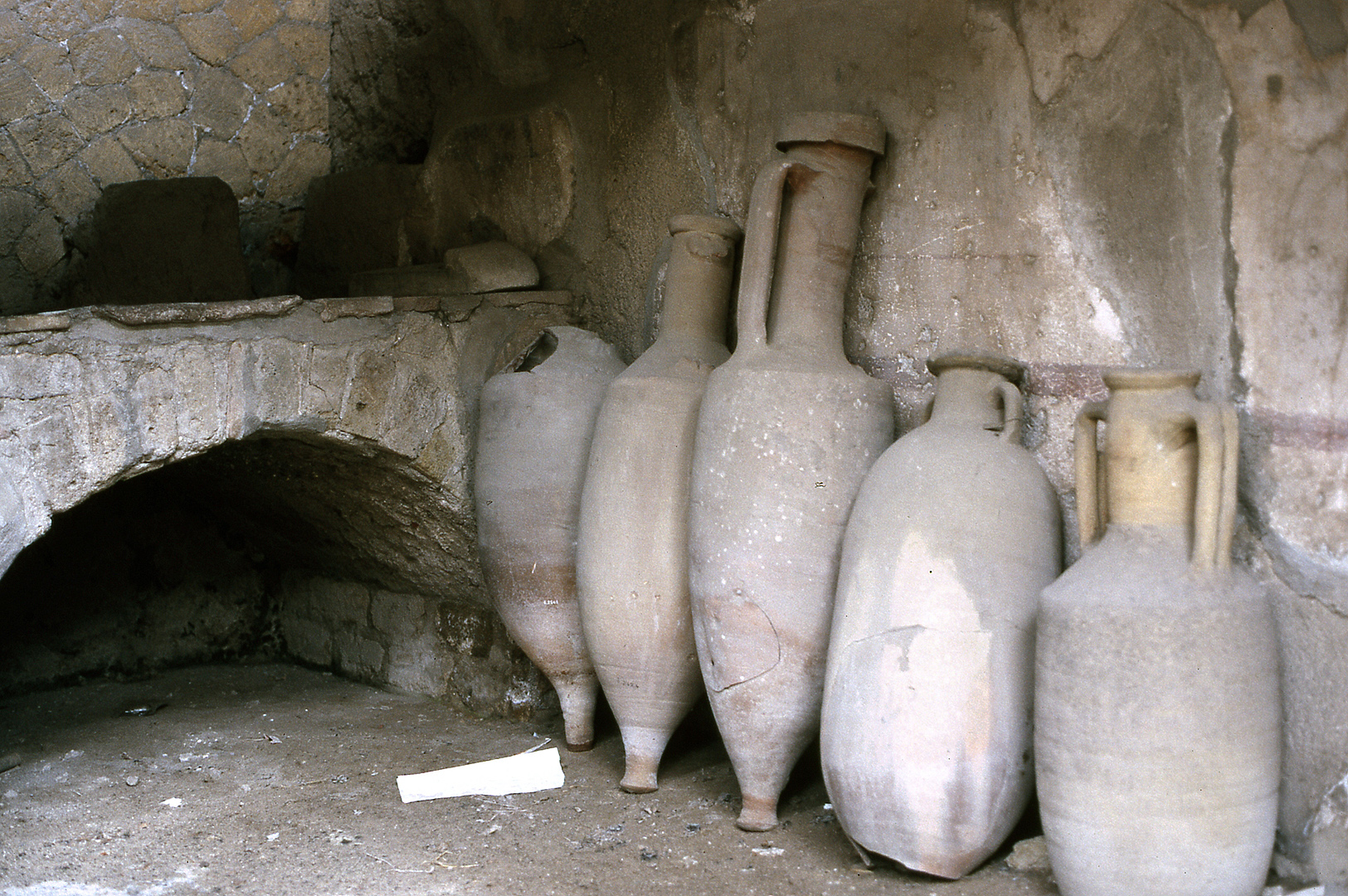 Winkel in Herculaneum (Campani, Itali), Shop in Herculaneum (Campania, Italy)