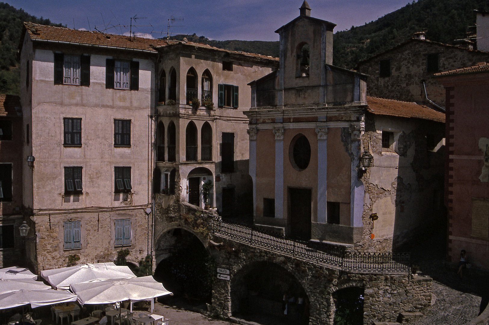 Apricale (IM, Liguri, Itali); Apricale (IM, Liguria, Italy)