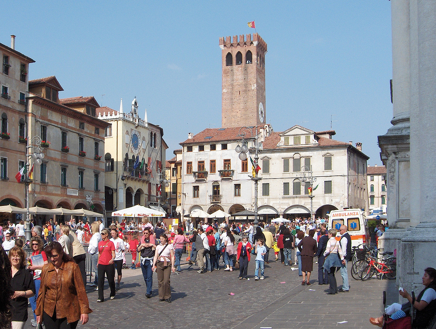 Piazza della Libert (Bassano del Grappa, Itali); Piazza della Libert (Bassano del Grappa, Italy)