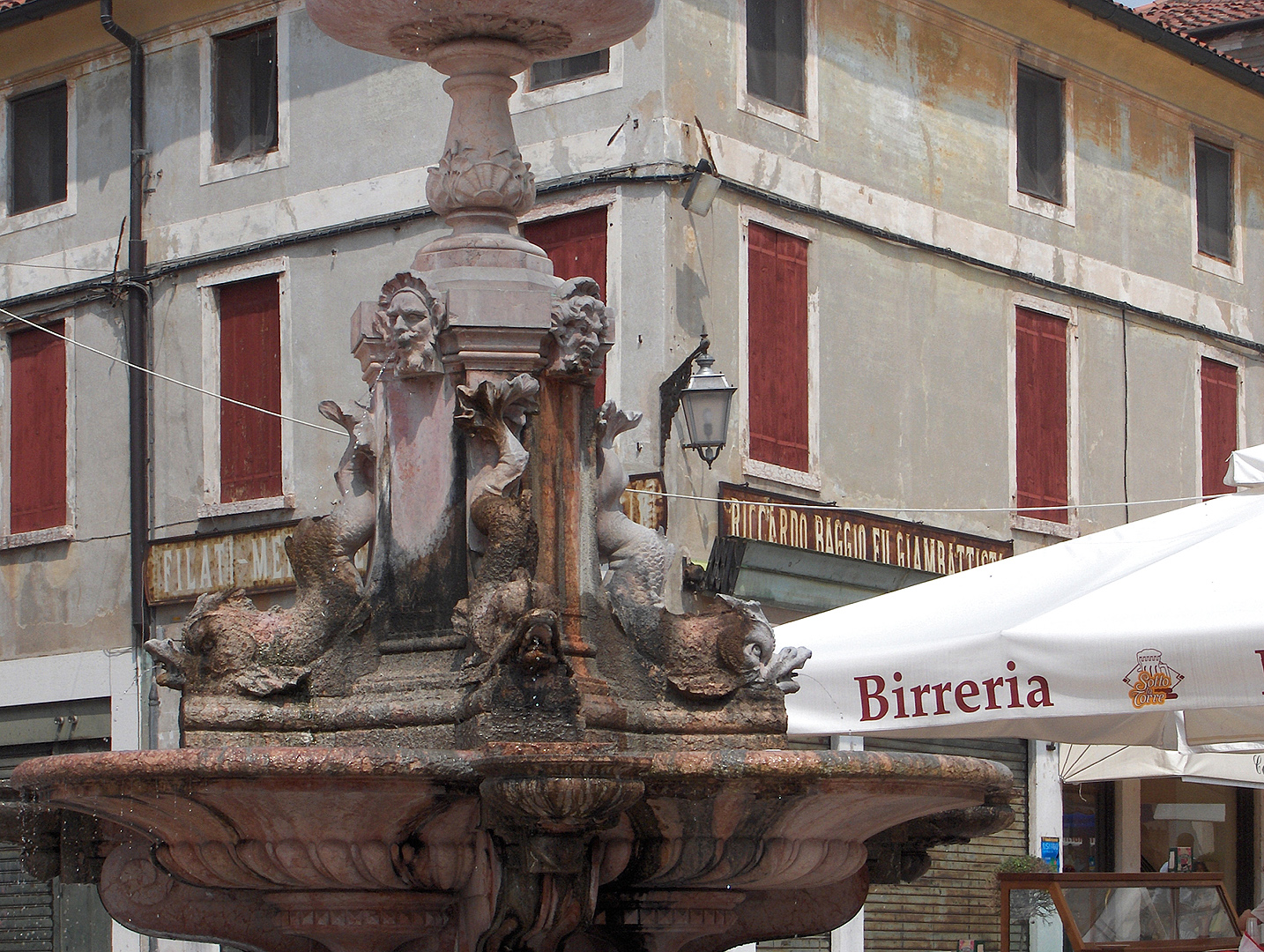 Fontana Bonaguro (Bassano del Grappa, Itali); Fontana Bonaguro (Bassano del Grappa, Italy)