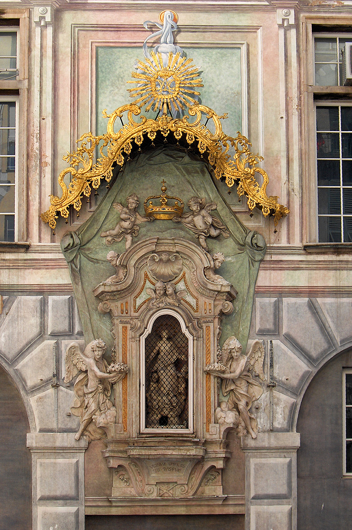 Mariabeeld in Genua; Statue of Maria in Genoa