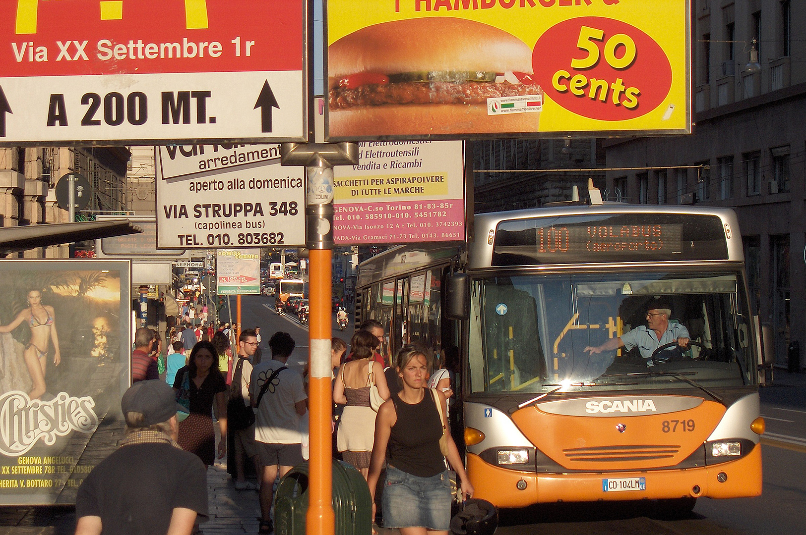 Stadsbus in Genua, Bus-stop in Genoa