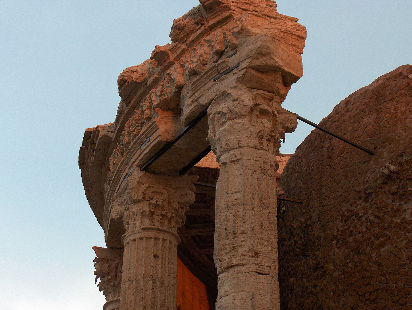 Tempel van Vesta in Tivoli (RM, Lazio, Itali); Temple of Vesta, Tivoli (RM, Lzio, Italy)