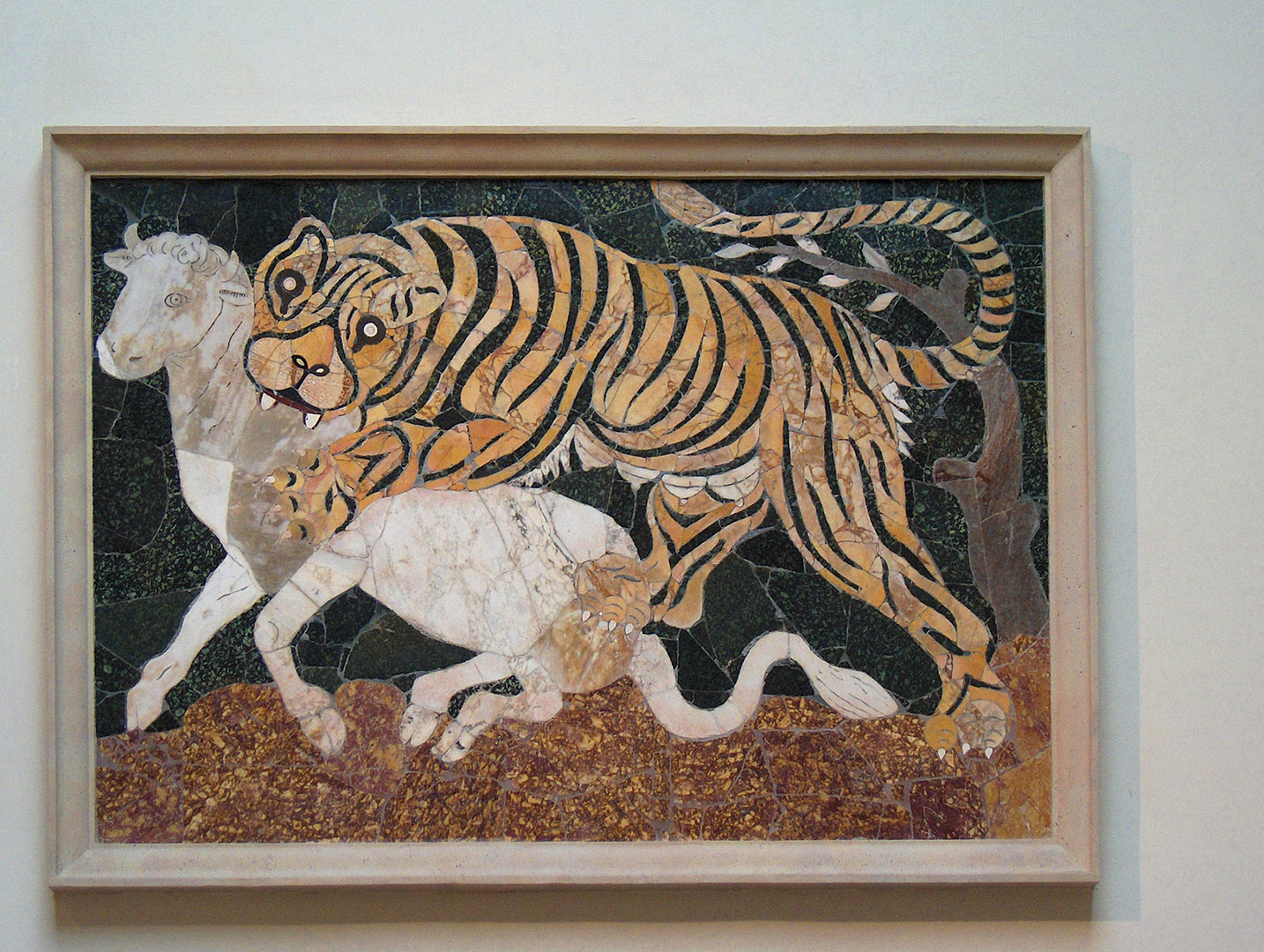 Tijger die kalf aanvalt. (Rome); Tiger attacking a calf.