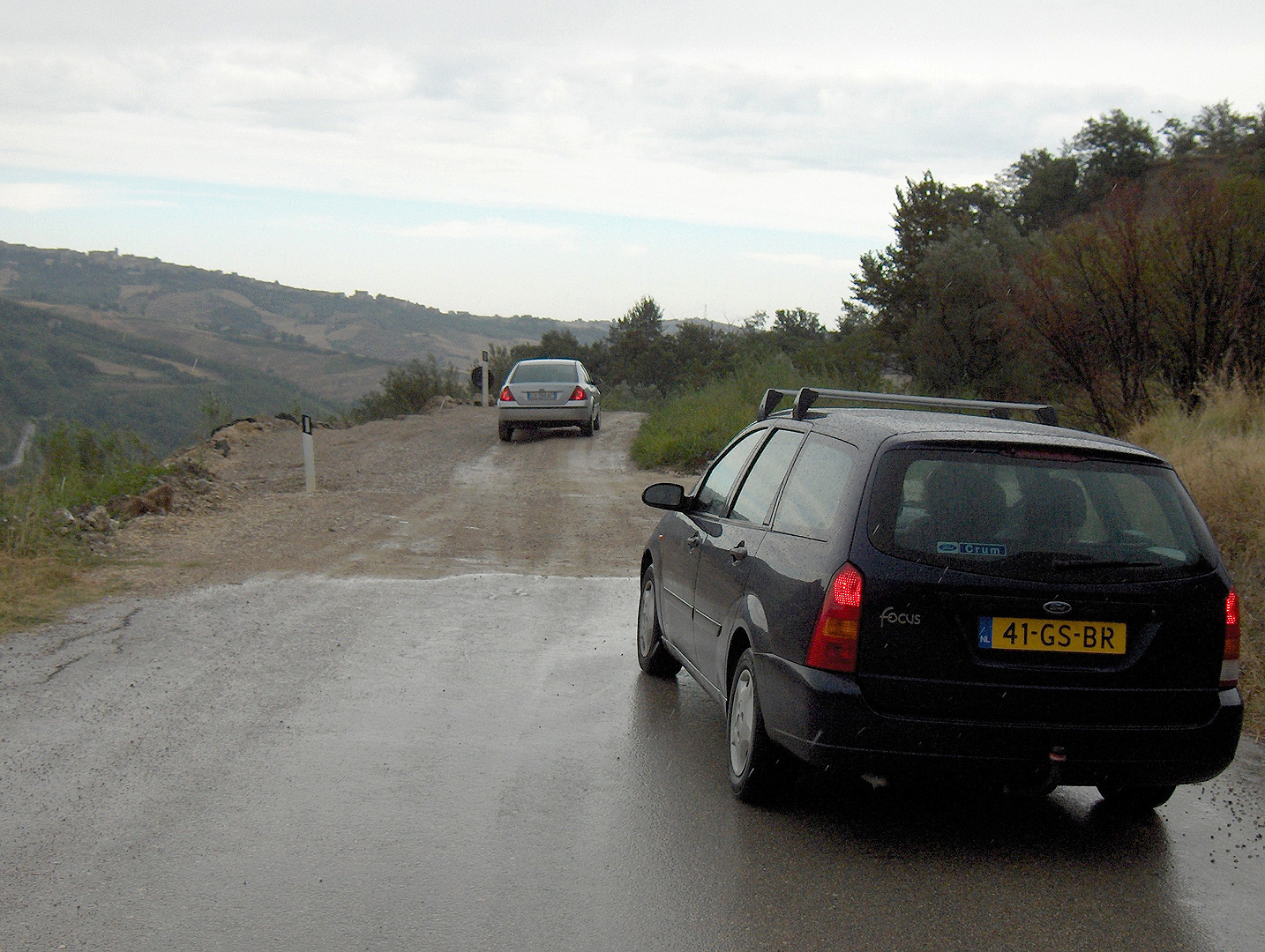 Slechte wegen in de Abruzzen; Bad roads in Abruzzo