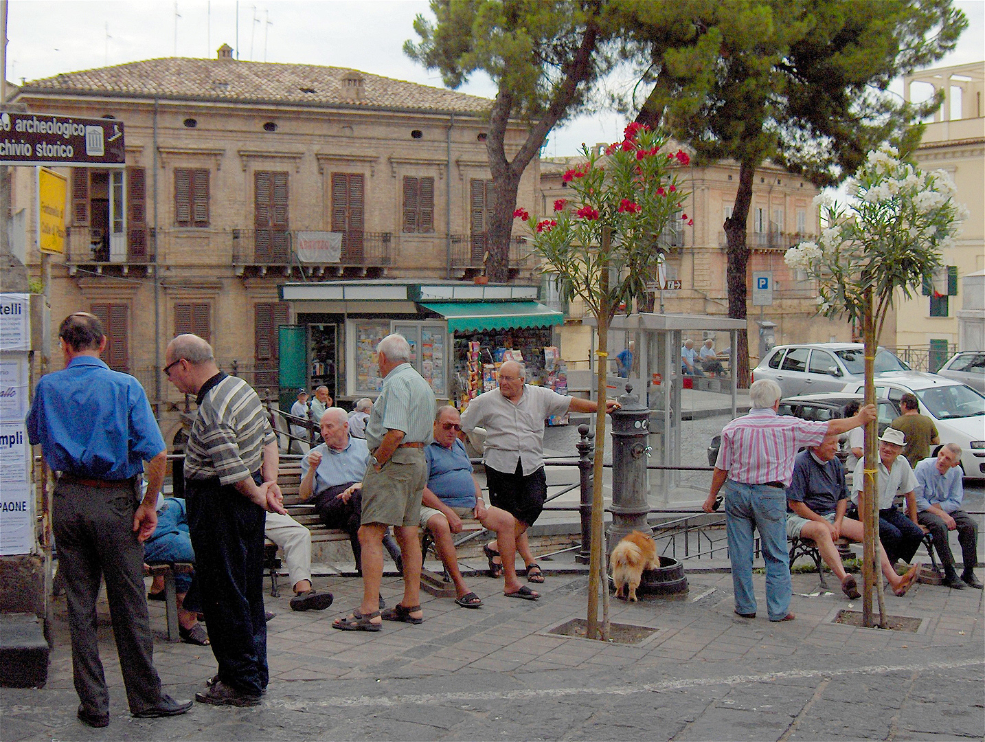 Hangouderen in Lanciano (Abruzzen, Itali), Elderly men hanging around in Lanciano (Abruzzo)