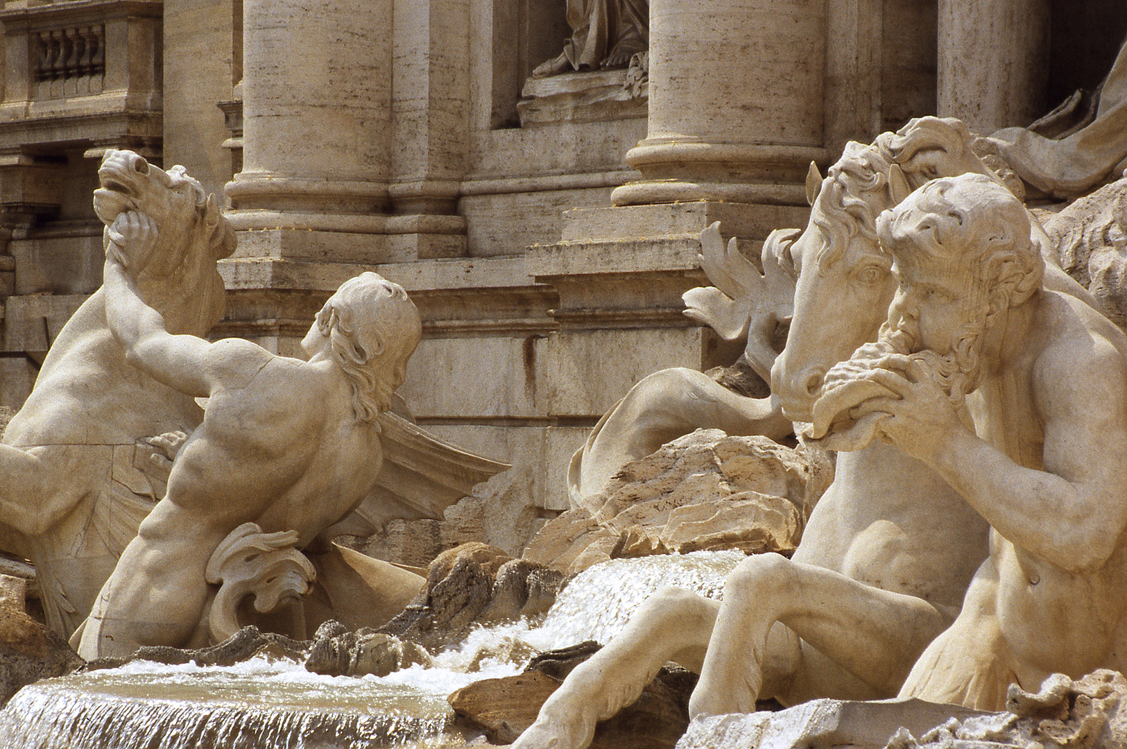 Trevifontein (Rome); Trevi Fountain (Rome, Italy)