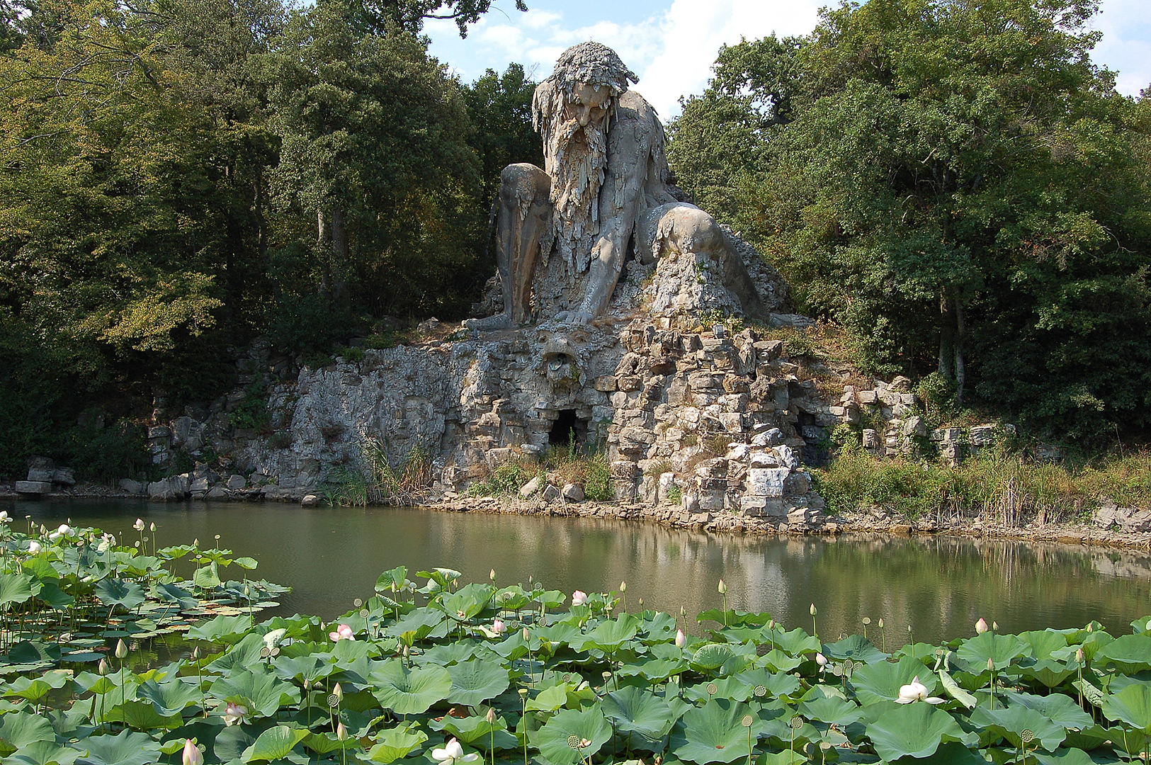 Apennijnenreus (Villa Demidoff di Pratolino); The Appennine Colossus (Vaglia, Tuscany, Italy)