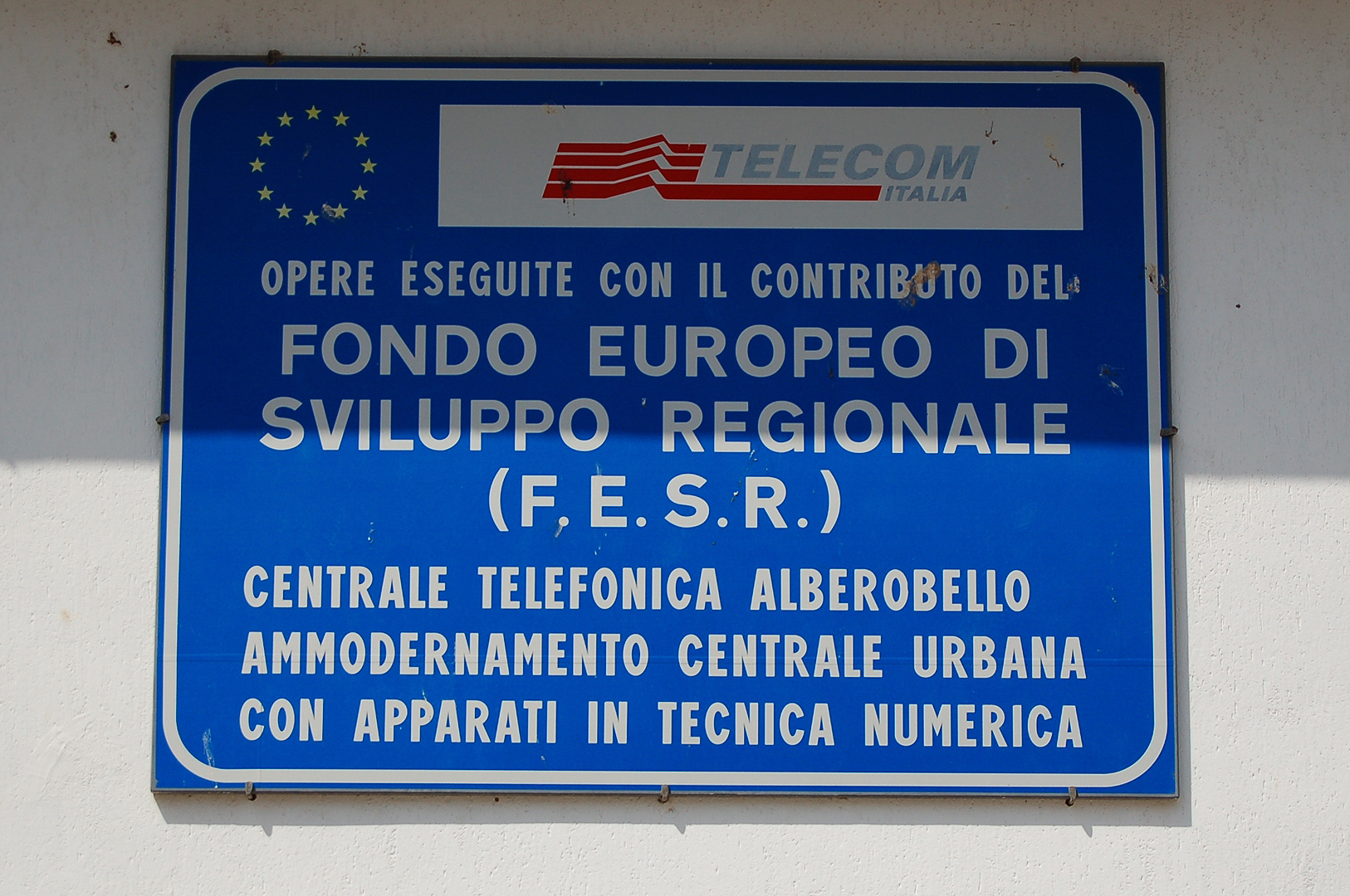 F.E.S.R.-bord (Alberobello, Apulië, Italië), F.E.S.R.-signal (Alberobello, Apulia, Italy)