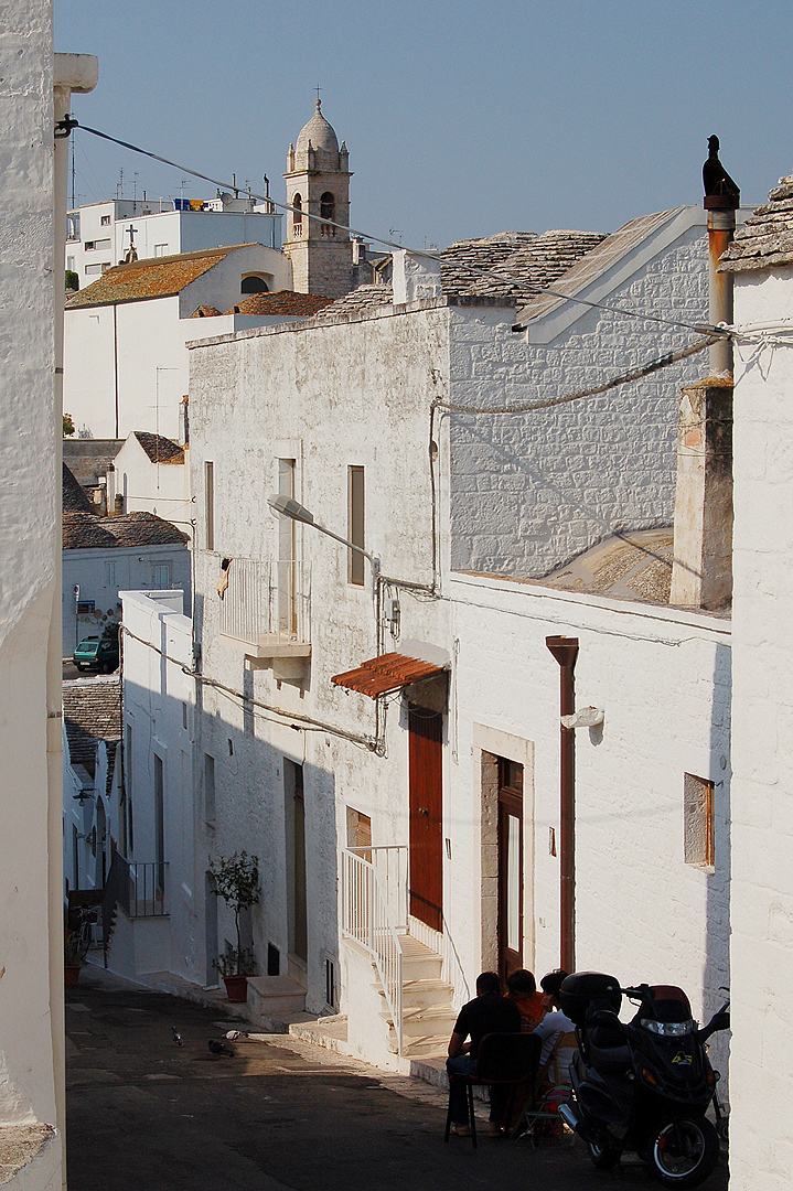 Straatje in Alberobello (Apuli, Itali), Street in Alberobello (Apulia, Italy)