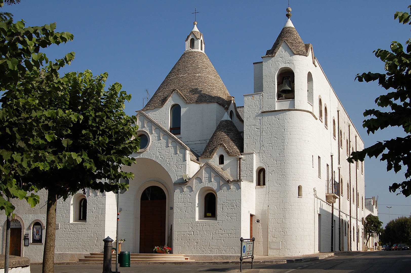 Trullokerk in Alberobello (Apuli, Itali); trullochurch in Alberobello (Apulia, Italy)