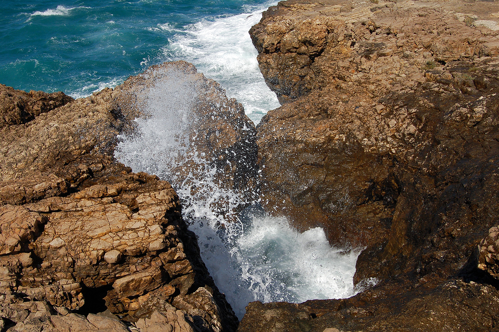 Woeste zee, Polignano a Mare (Apuli, Itali), Heavy sea, Polignano a Mare (Apulia, Italy)