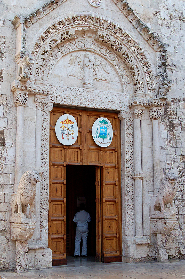 Kathedraal van Conversano (Apuli, Itali); Conversano Cathedral (Apulia, Italy)