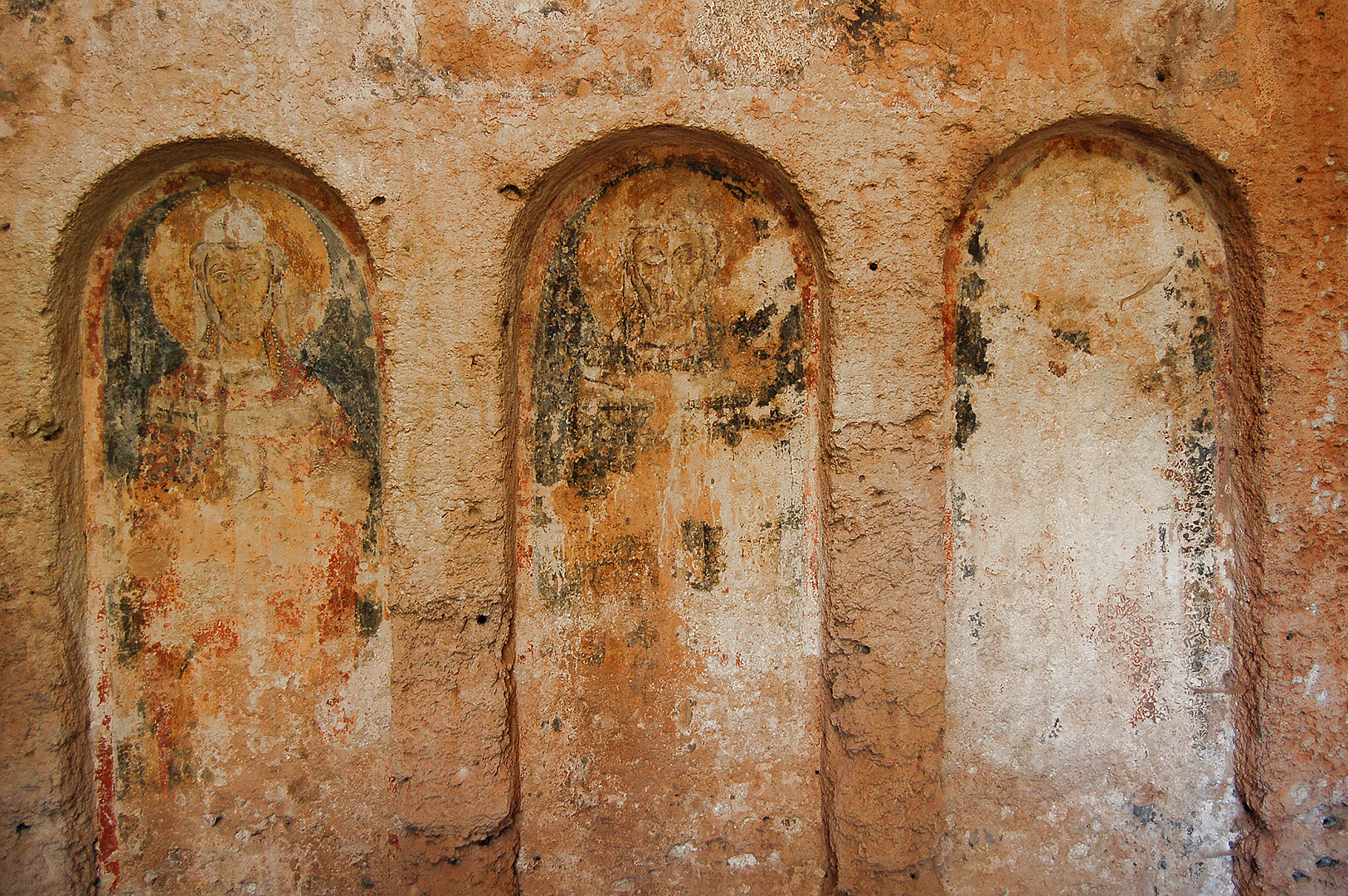 Grotkerk bij Fasano (Apuli, Itali), Cave church near Fasano (Apulia, Italy)