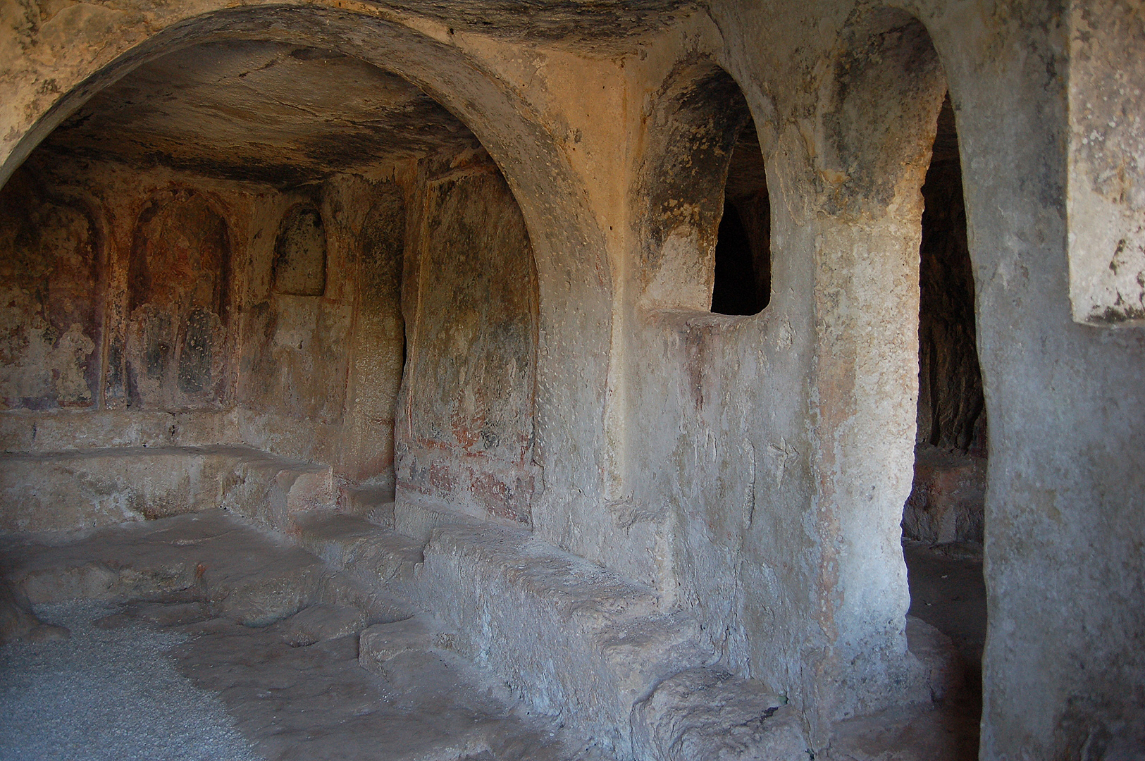 Grotkerk bij Fasano (Apuli, Itali), Cave church near Fasano (Apulia, Italy)