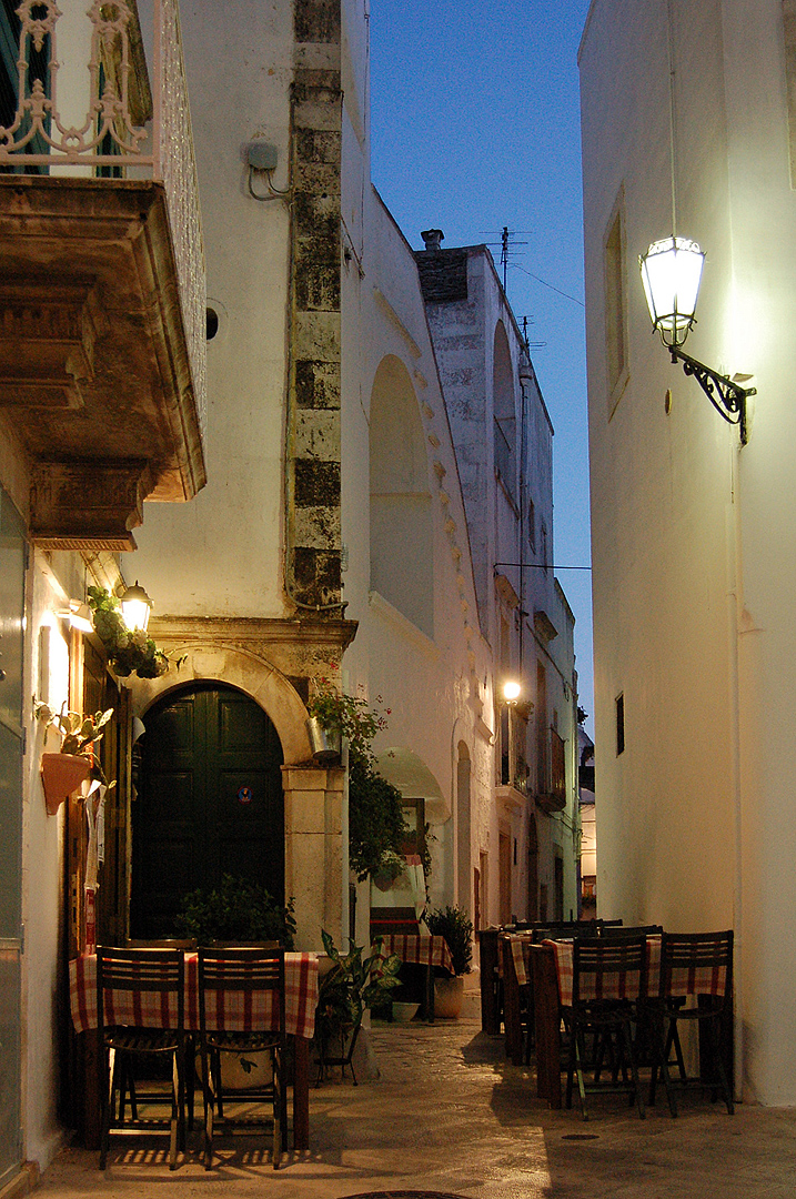 Terrasje in Locorotondo (Apuli, Itali); Terrace in Locorotondo (Apulia, Italy)