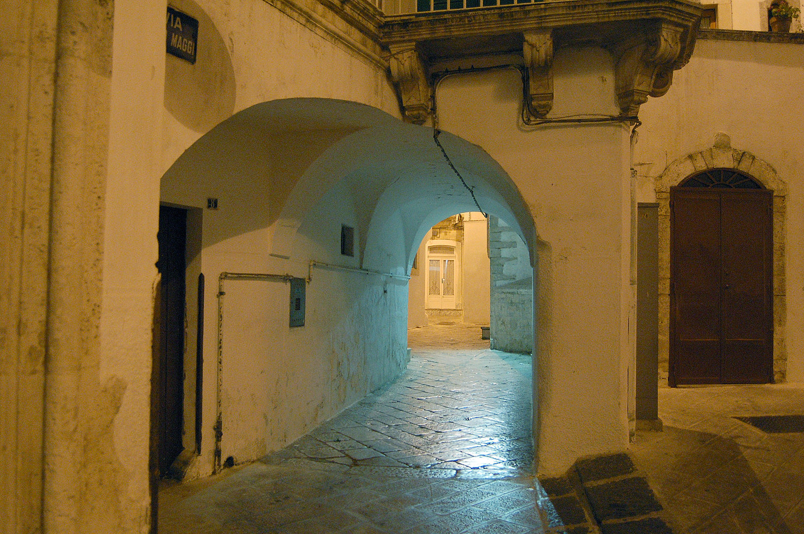 Steegje (Martina Franca, Apuli, Itali); Alley (Martina Franca, Apulia, Italy)