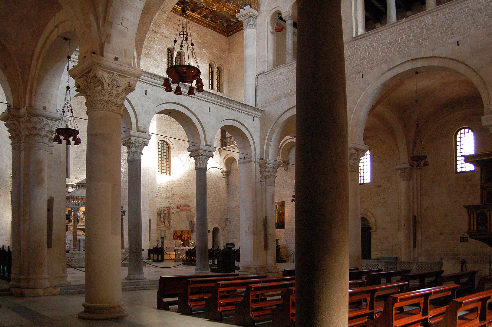 Basilica di San Nicola (Bari, Apuli, Itali); Basilica di San Nicola (Apulia, Italy)