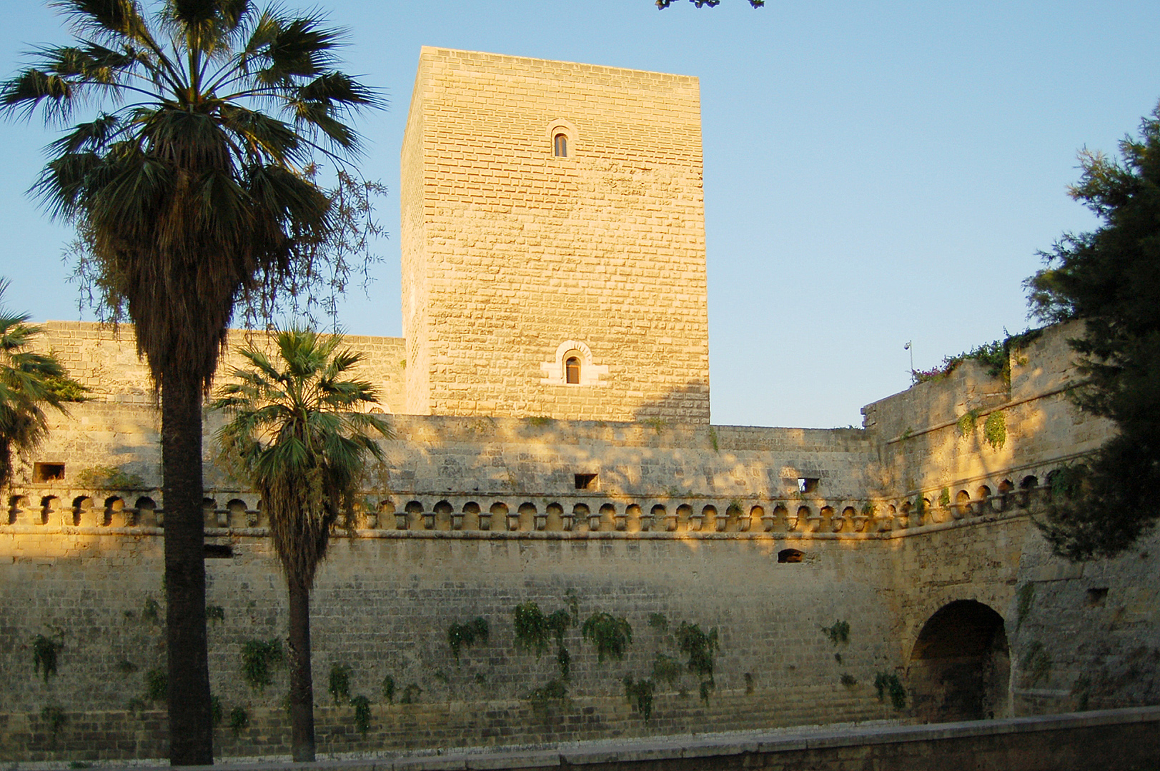 Kasteel van Bari (Apuli, Itali); Bari Castle (Apulia, Italy)