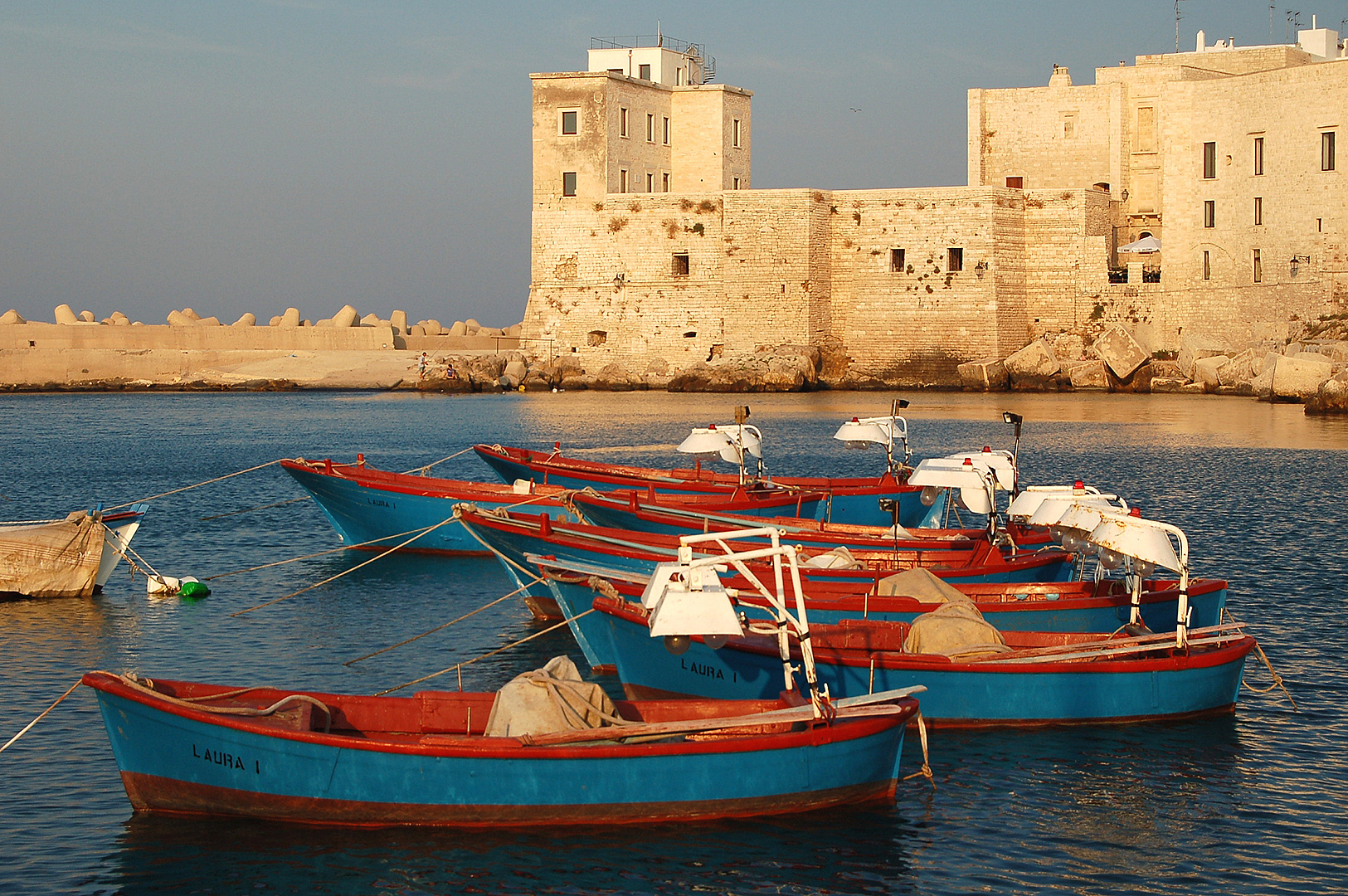 Vissersbootjes (Apuli, Itali), Small fishing boats (Apulia, Italy)