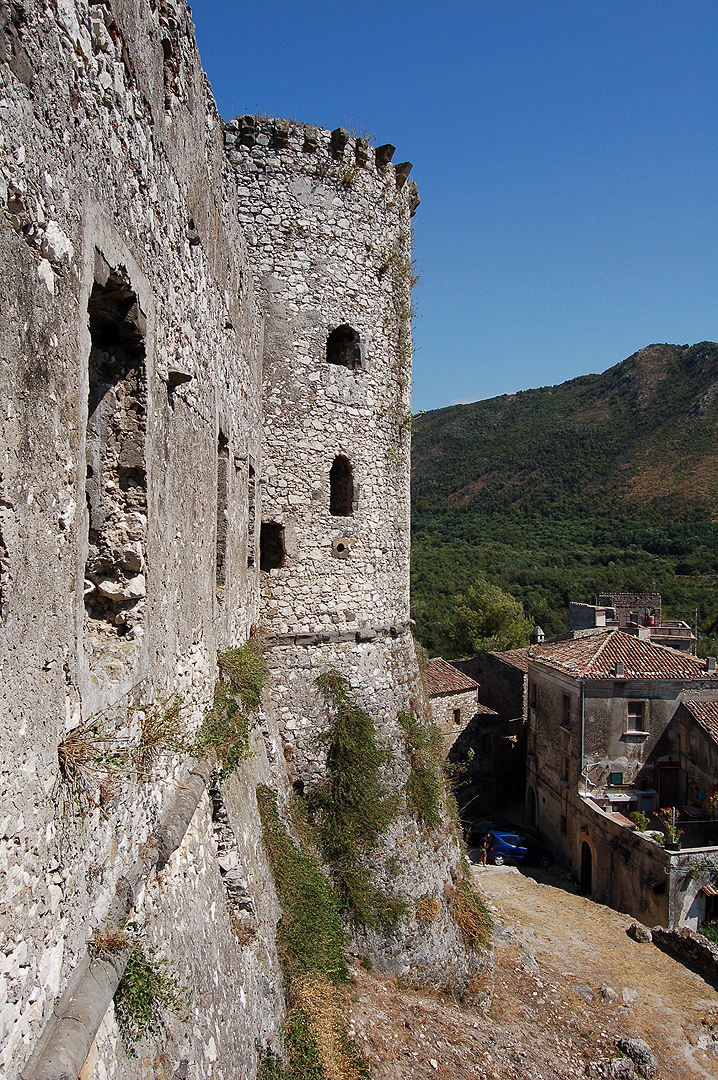 Kasteel van Vairano Patenora (Campani, Itali); Castle of Vairano Patenora (Campania, Italy)