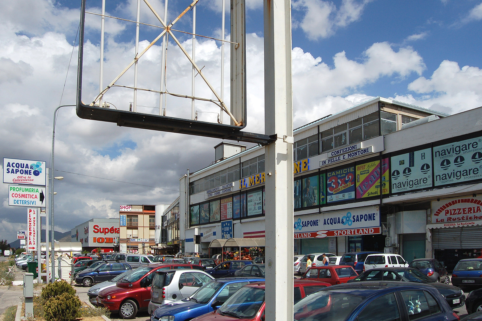 Winkelcentrum (Abruzzen, Itali), Shopping centre (Abruzzo, Italy)