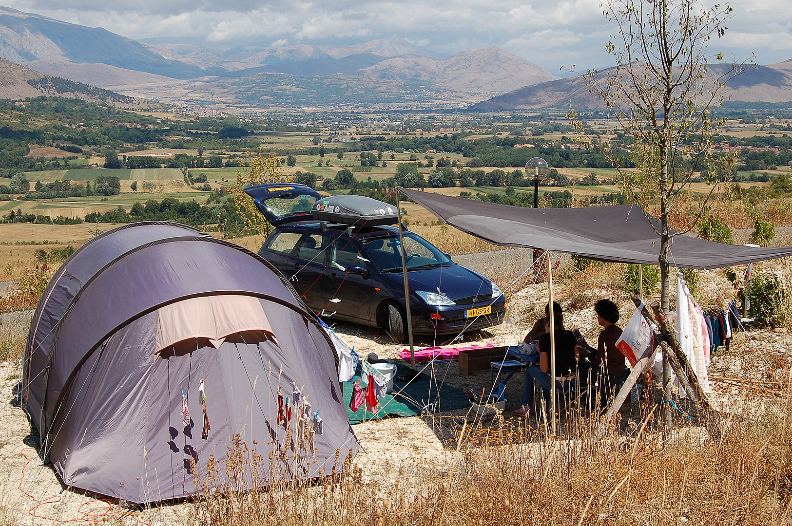 Op de camping (Abruzzen, Itali)., On the campsite (Abruzzo, Italy)