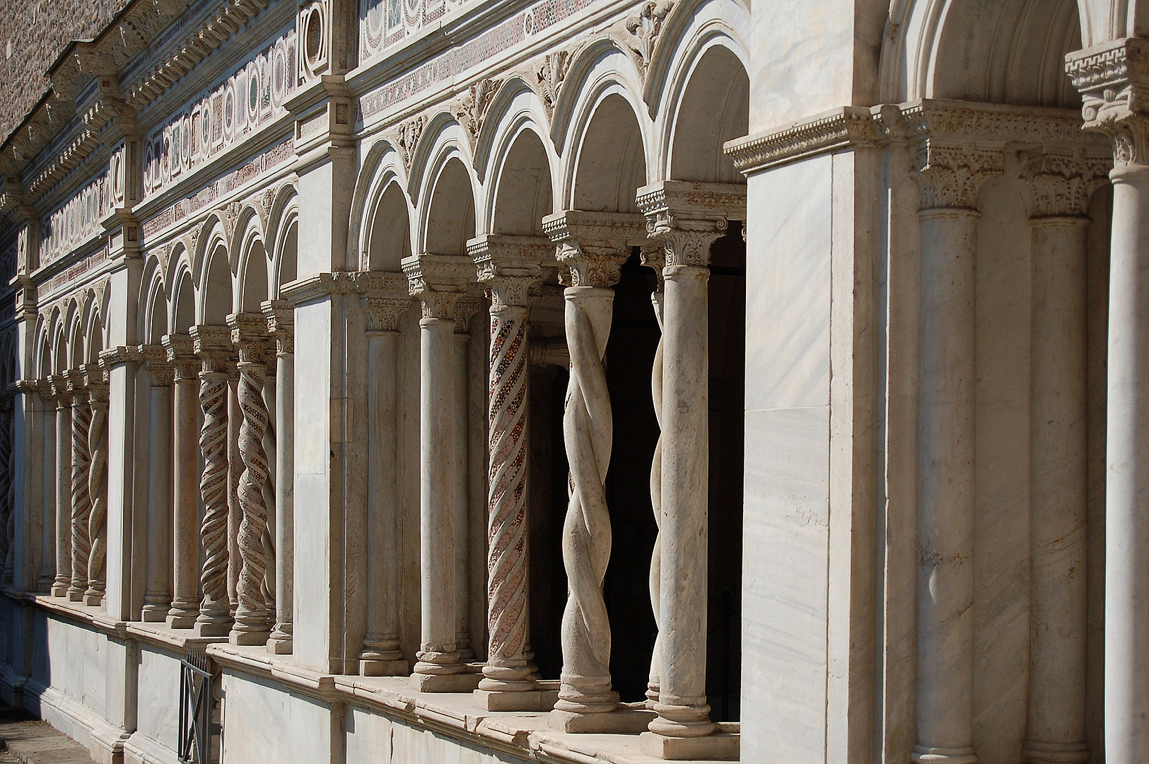 Kruisgang van Lateranen (Rome, Itali), Lateran cloister (Rome, Italy)