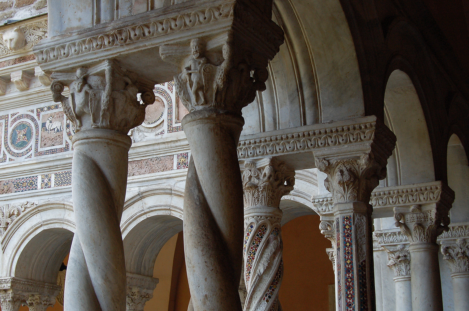Kruisgang van Lateranen (Rome, Itali), Lateran cloister (Rome, Italy)