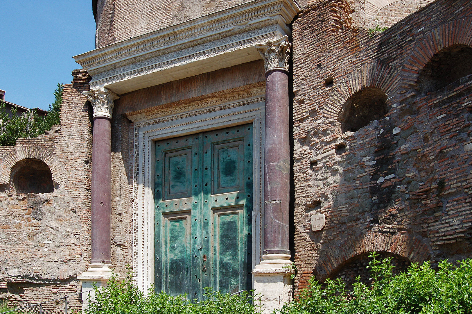 Tempel van de vergoddelijkte Romulus (Rome)., Temple of the Divine Romulus (Rome, Italy)