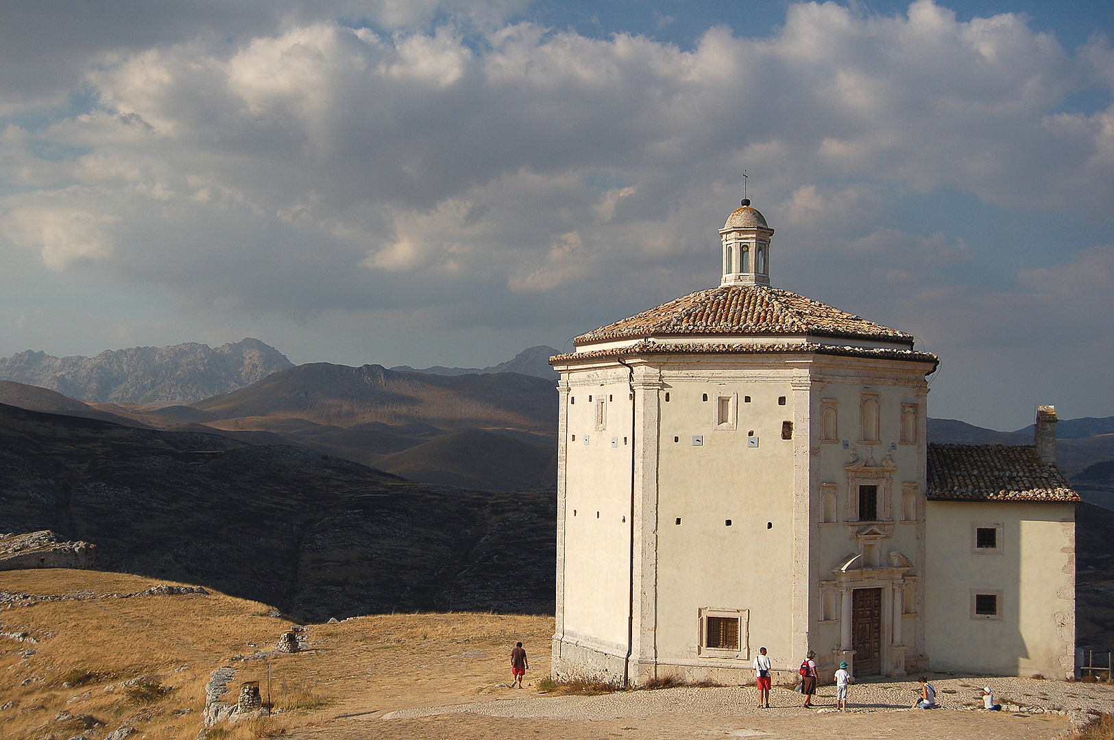 S.M. della Piet (Calascio, Abruzzen, Itali), S.M. della Piet (Calascio, Abruzzo, Italy)