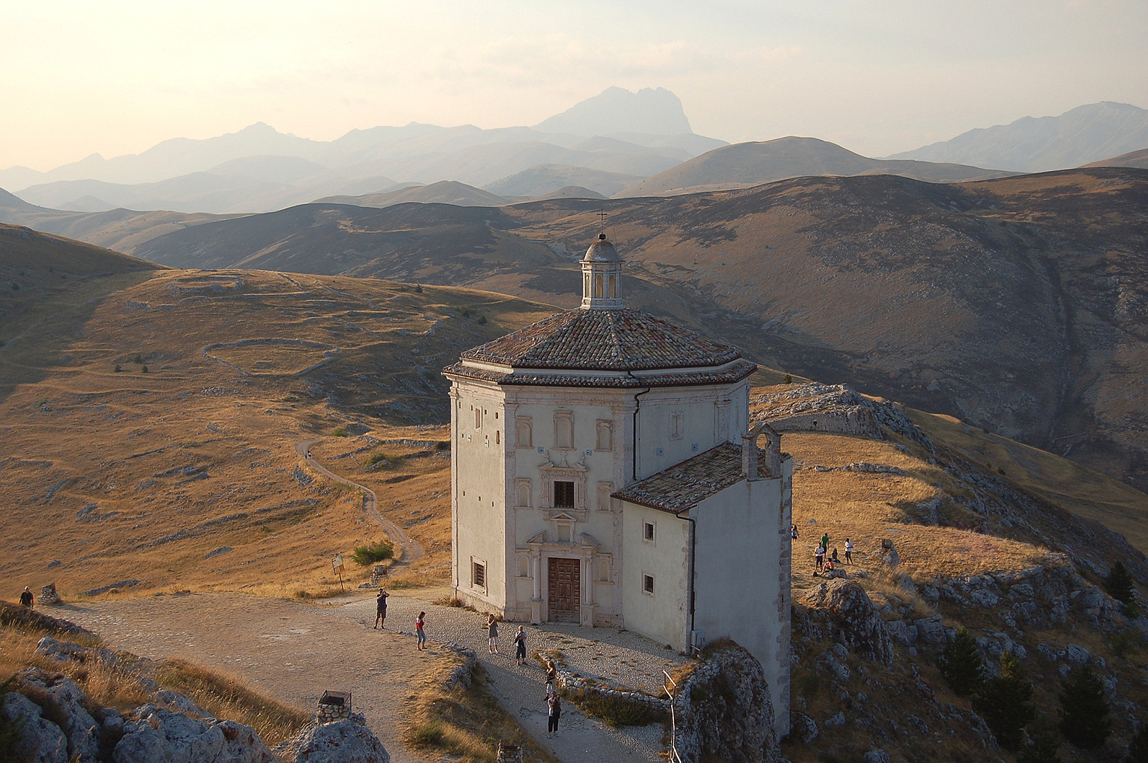 S.M. della Piet (Calascio, Abruzzen, Itali); S.M. della Piet (Calascio, Abruzzo, Italy)