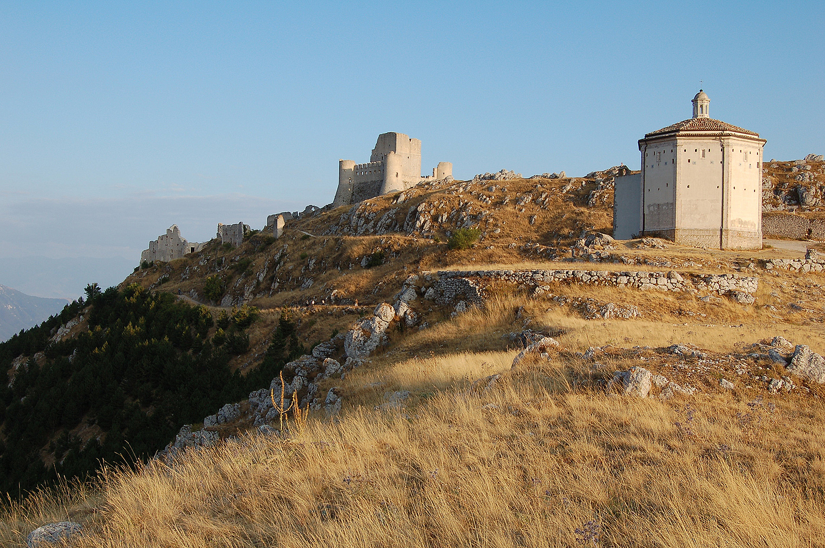 S.M. della Piet (Calascio, Abruzzen, Itali), S.M. della Piet (Calascio, Abruzzo, Italy)