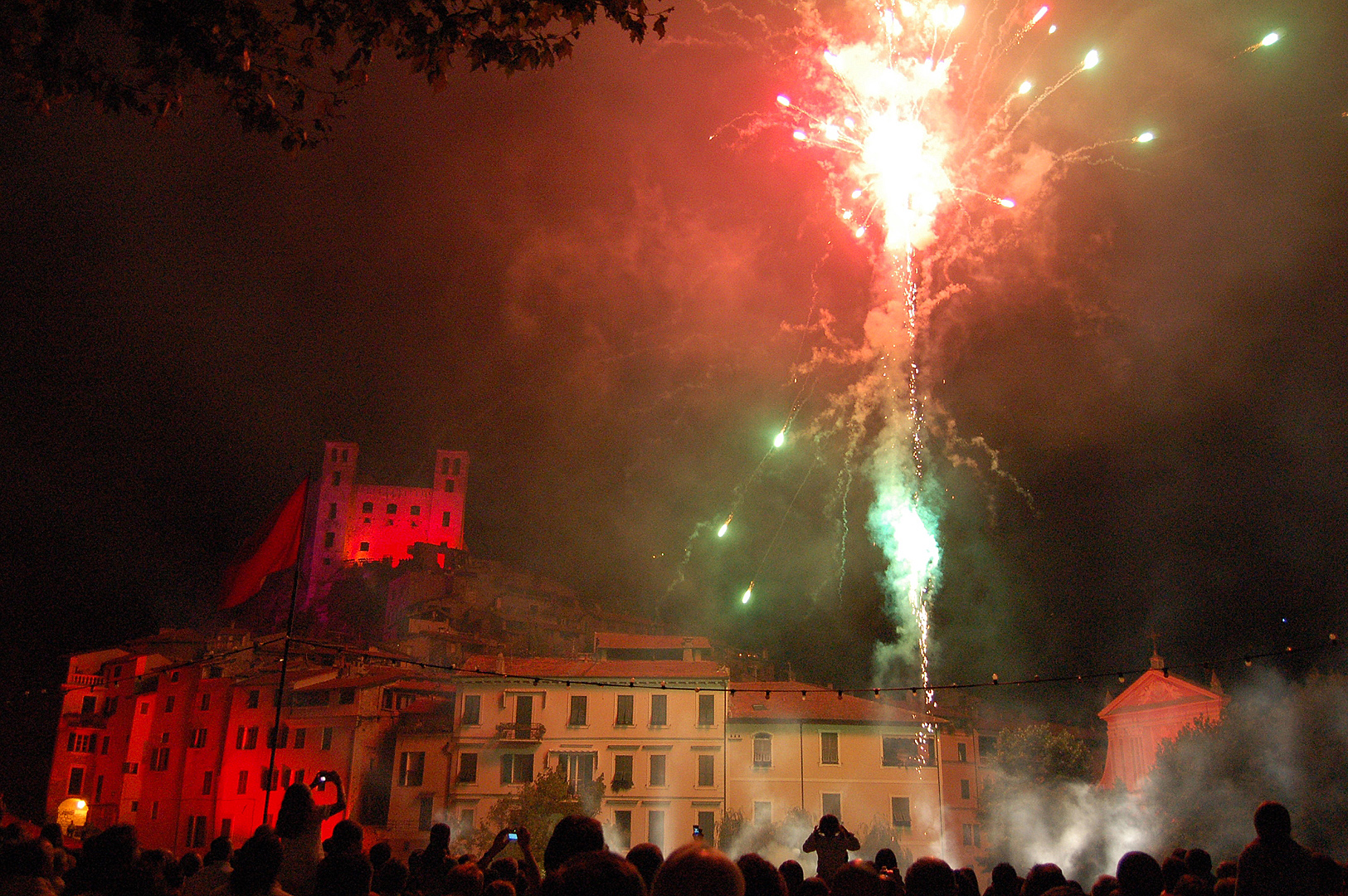 Vuurwerk in Dolceacqua (IM, Liguri, Itali), Fireworks in Dolceacqua (IM, Liguria, Italy)
