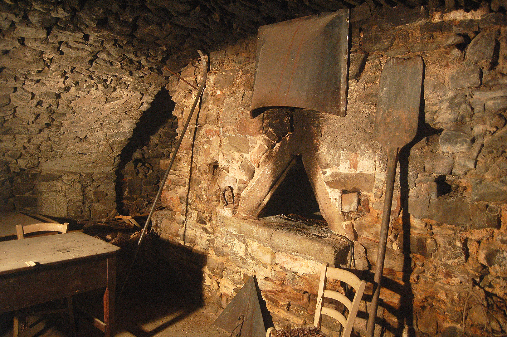 Broodoven in Apricale (IM, Liguri, Itali), Bread Oven in Apricale (IM, Liguria, Italy)