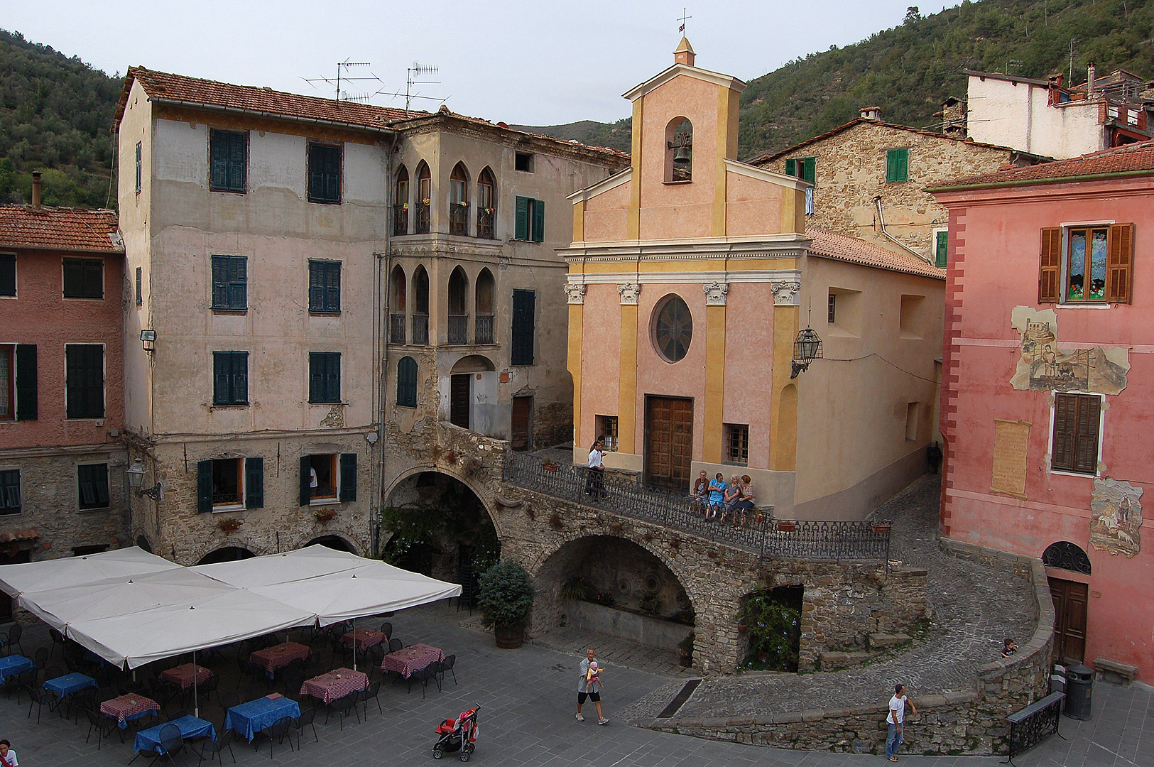 Apricale (IM, Liguri, Itali); Apricale (IM, Liguria, Italy)